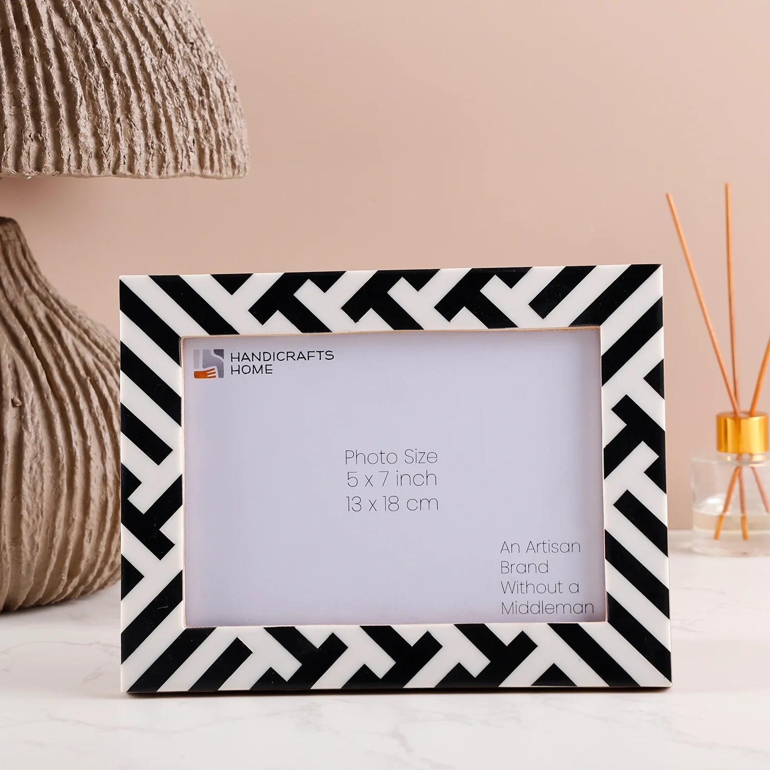 Picture Frame Avant Coco Collection Resin Inlay Black & White – 4x6, 5x7 & 8x10"